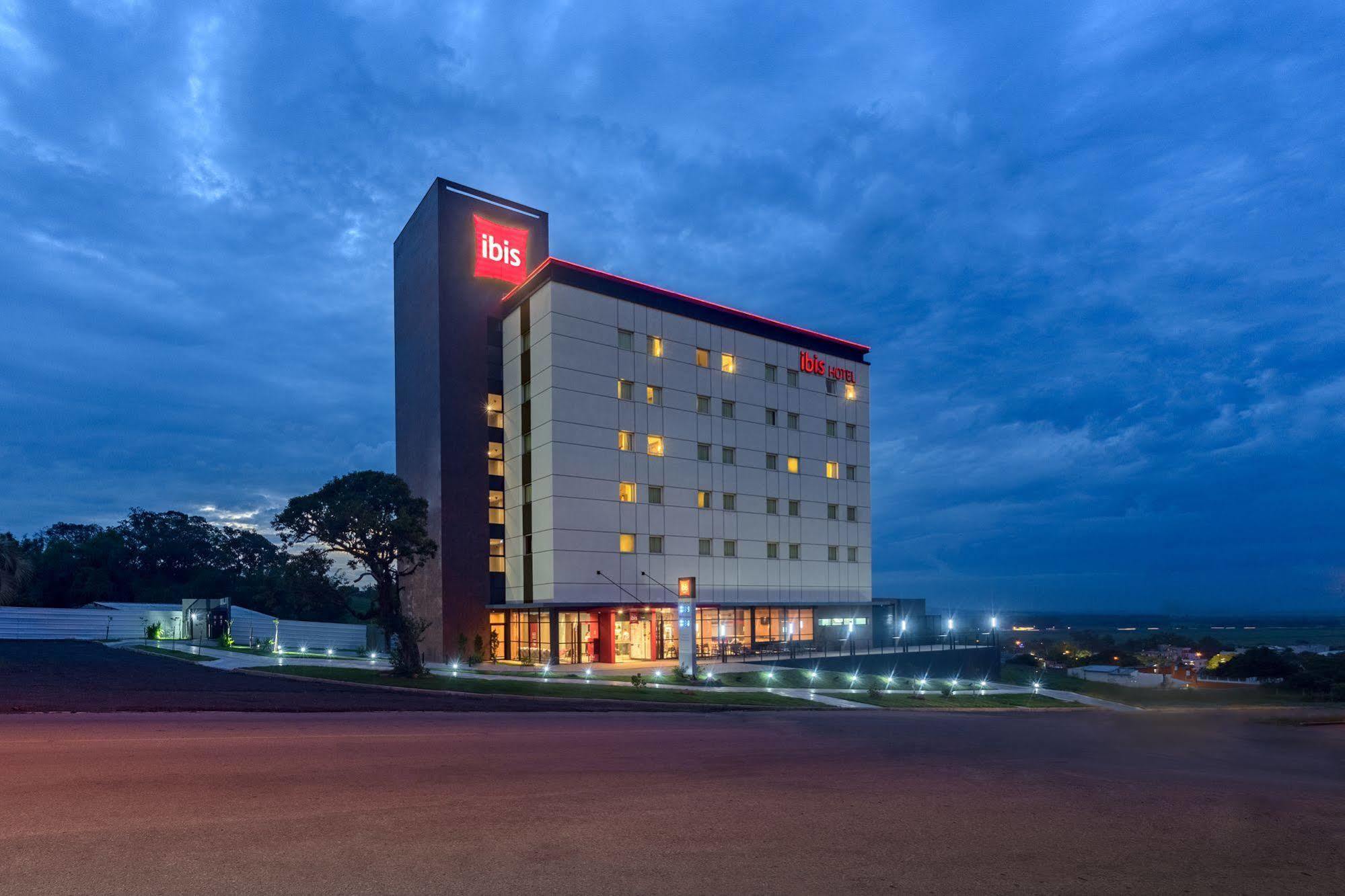 Ibis Guaíba Hotel Exterior foto